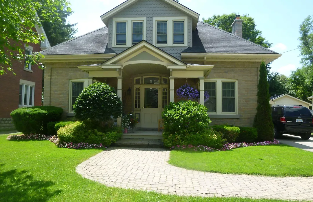 Cottage On Caledonia Bed & Breakfast-1